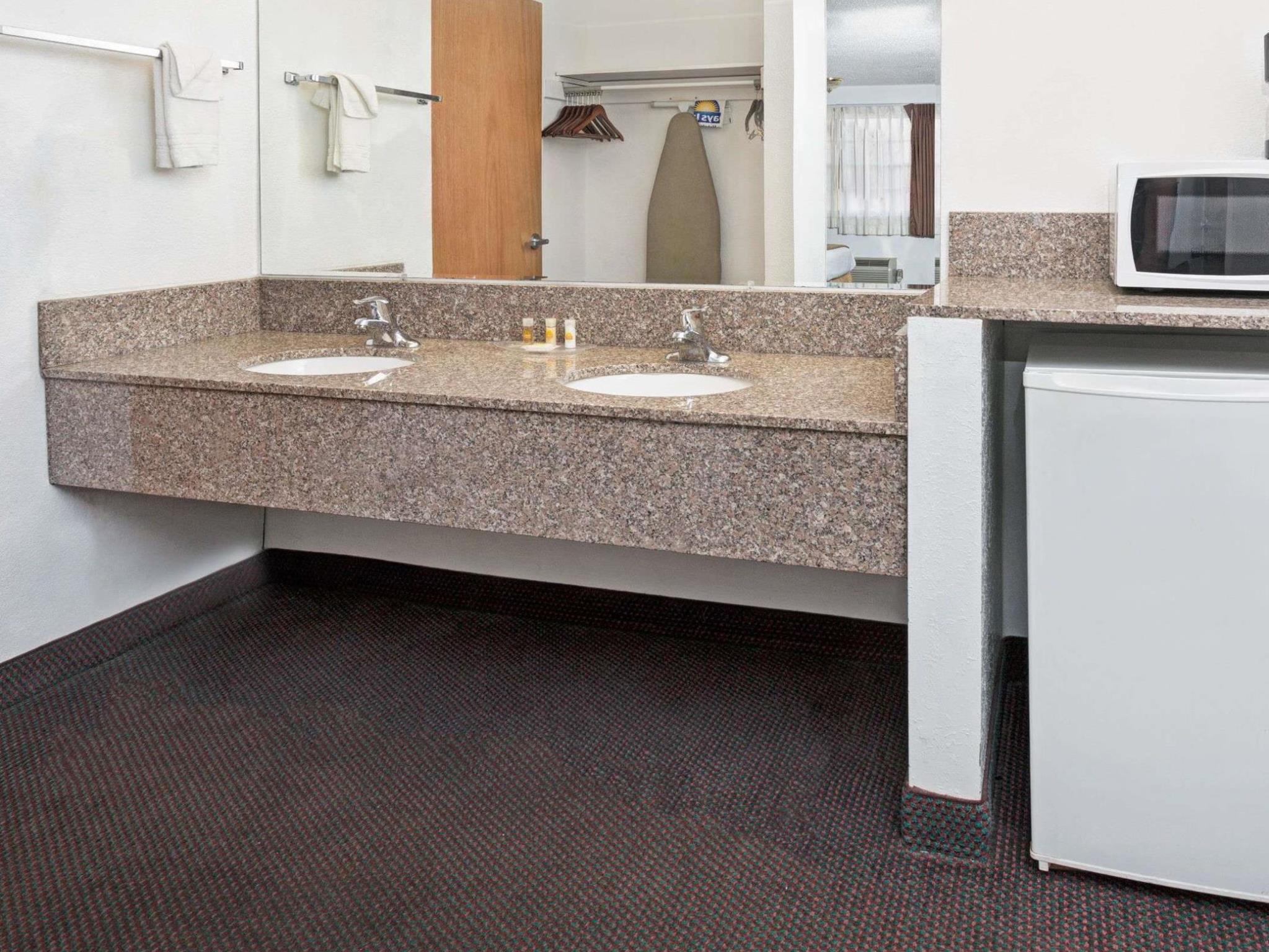 Days Inn & Suites By Wyndham Santa Rosa, Nm Esterno foto