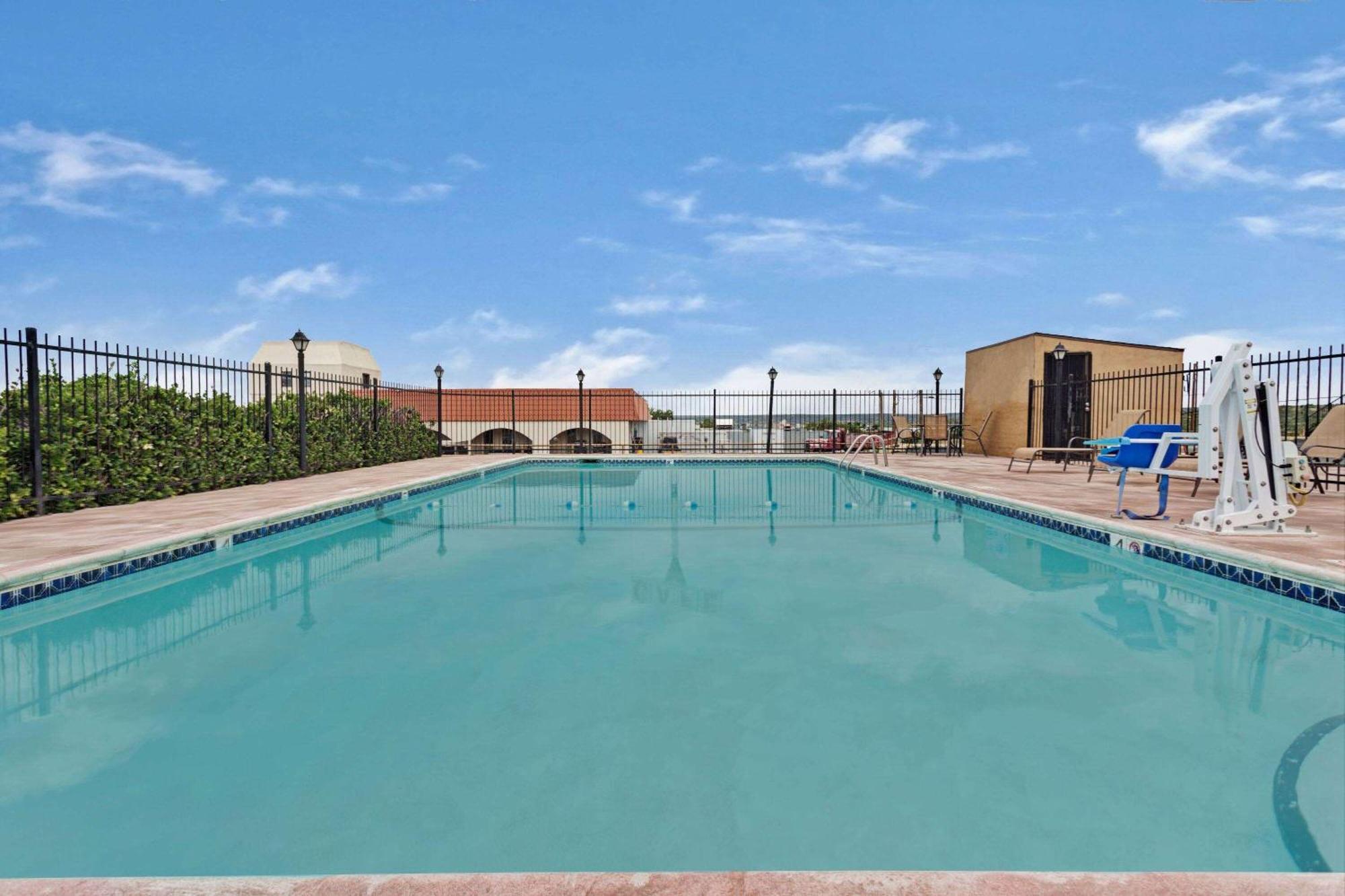 Days Inn & Suites By Wyndham Santa Rosa, Nm Esterno foto