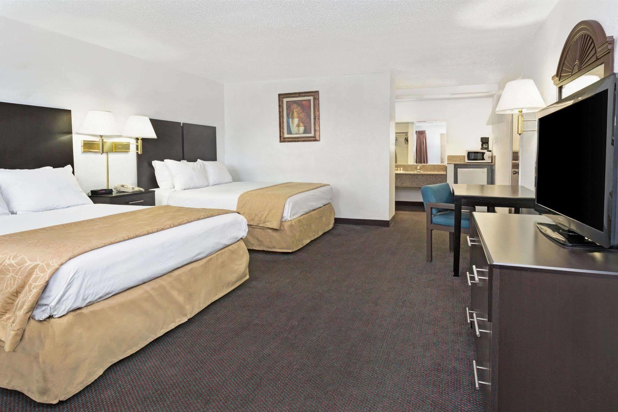 Days Inn & Suites By Wyndham Santa Rosa, Nm Esterno foto