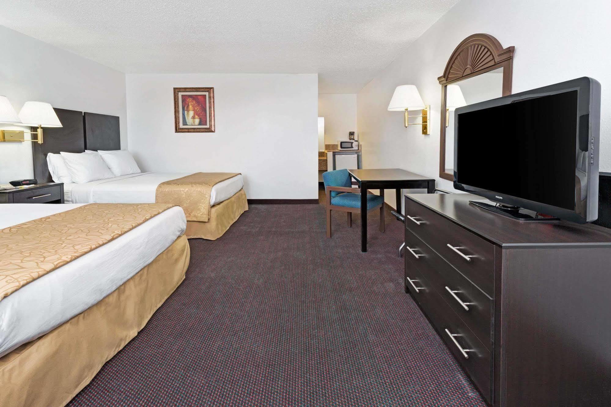Days Inn & Suites By Wyndham Santa Rosa, Nm Esterno foto