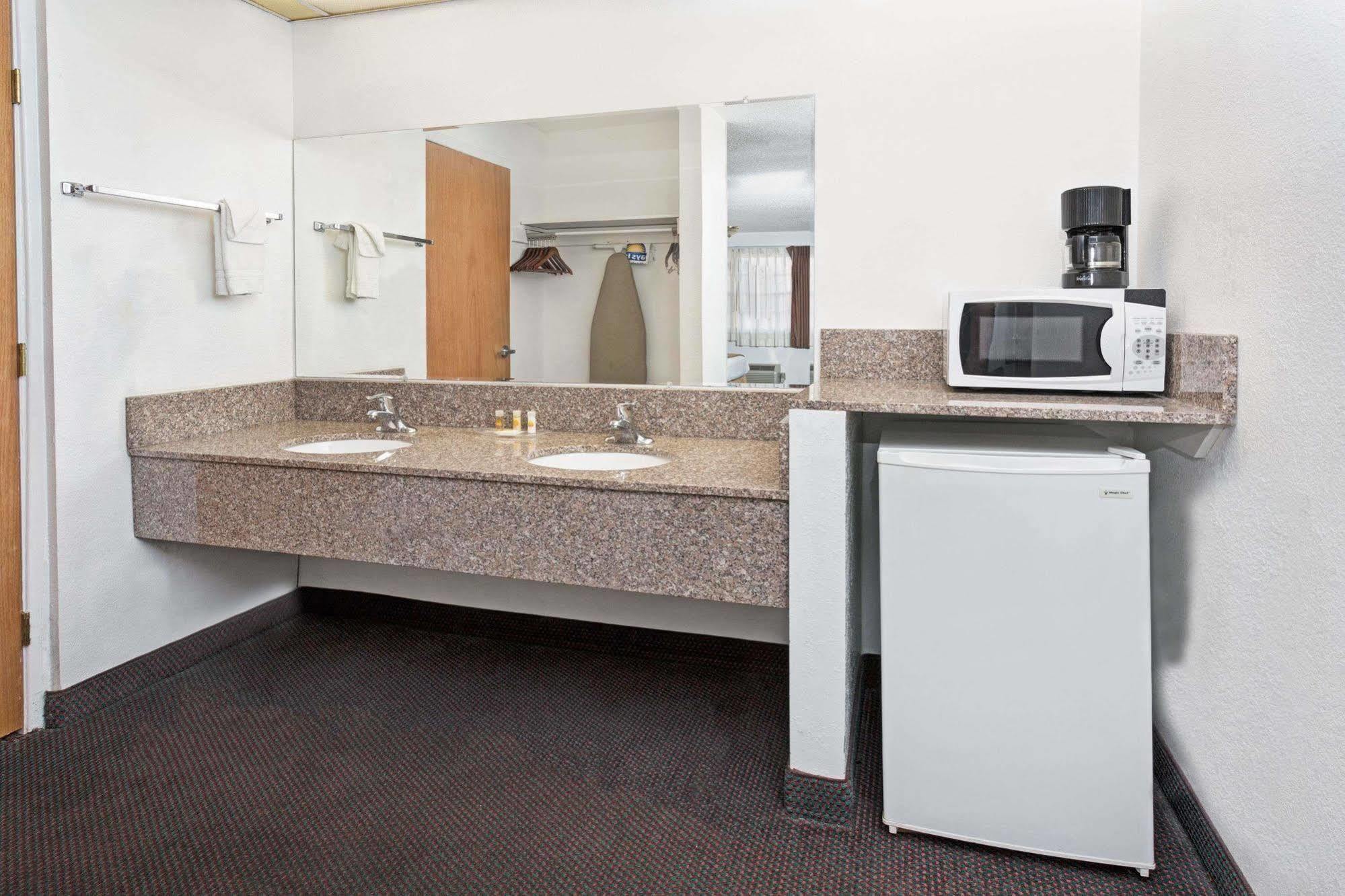 Days Inn & Suites By Wyndham Santa Rosa, Nm Esterno foto